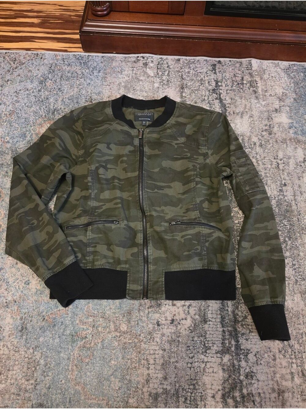 Sanctuary Camo Bomber Jacket Size Large Cropped